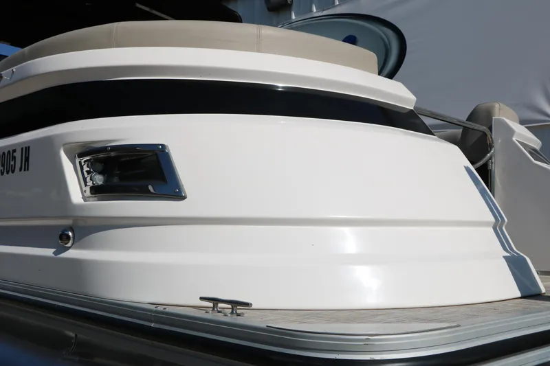 Slide: The Image of 2020 Silver Wave 2210 SW5 L boat, featuring sleek white exterior and modern design elements. - 15
