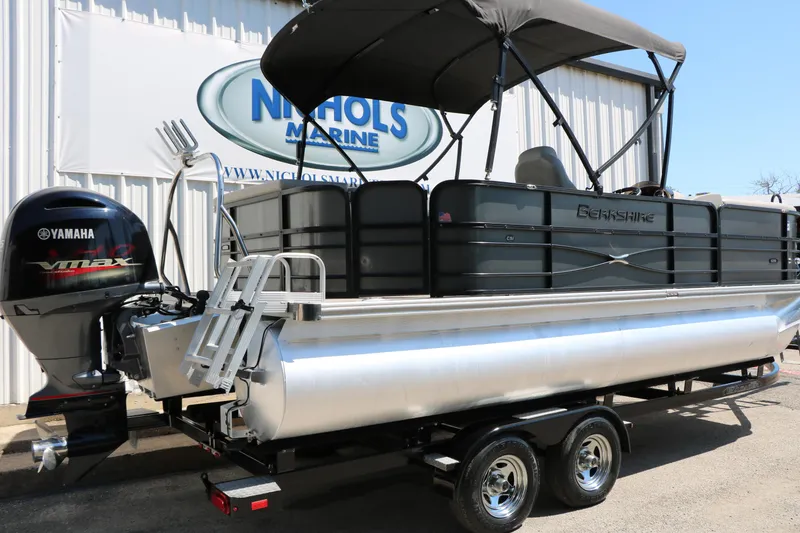 Slide: The Image of 2019 Berkshire 22CL CTS pontoon boat with Yamaha VMAX engine at Nichols Marine. - 15