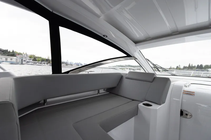 Slide: The Image of Cruisers 390EC 2022 - 21