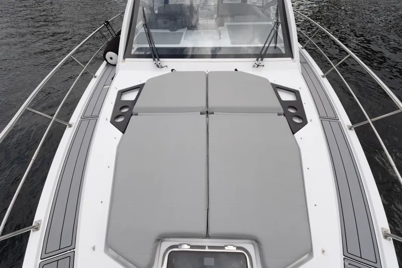 Slide: The Image of Cruisers 390 Express Coupe 2022 - 24