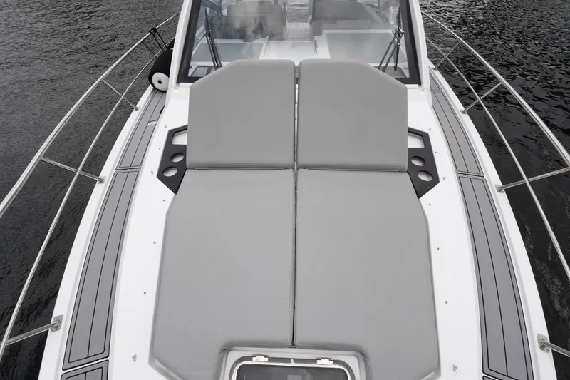 Slide: The Image of Cruisers 390 Express Coupe 2022 - 25