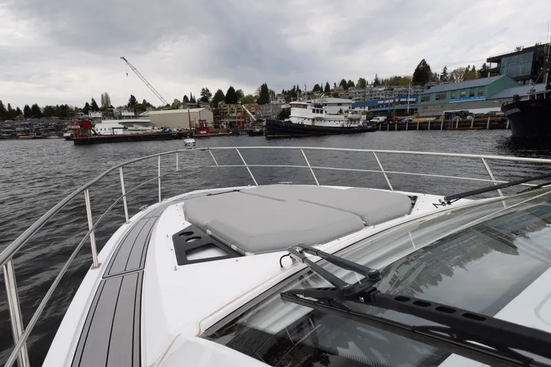 Slide: The Image of Cruisers 390 Express Coupe 2022 - 29