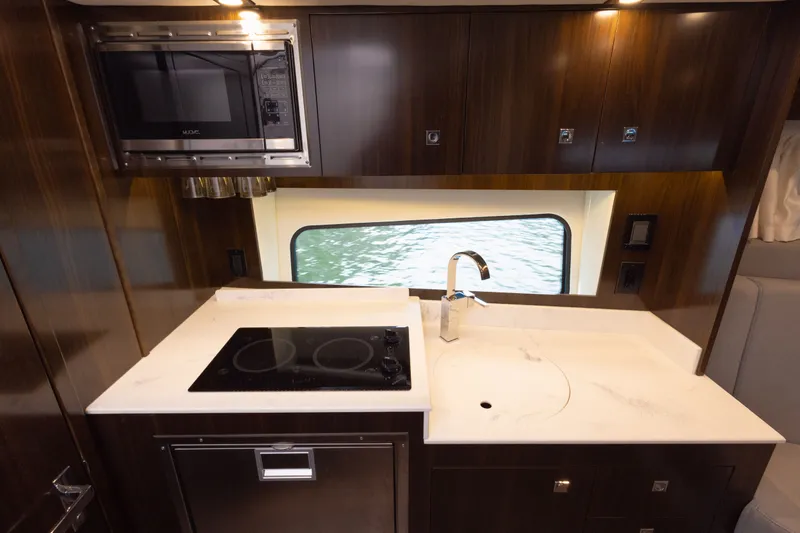 Slide: The Image of Cruisers 390 Express Coupe 2022 - 32