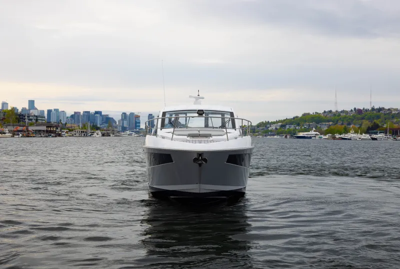 Slide: The Image of Cruisers 390 Express Coupe 2022 - 7