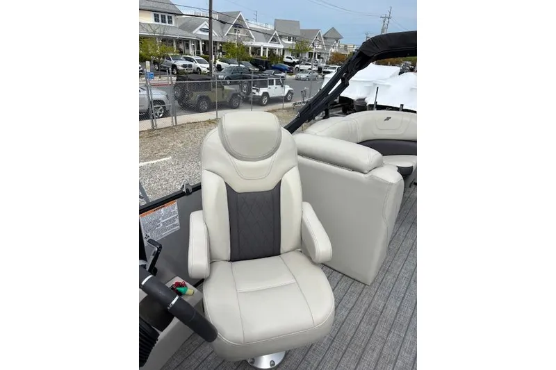 Slide: The Image of Captain's chair on a 2021 Starcraft SLS 3 boat, featuring beige upholstery. - 21