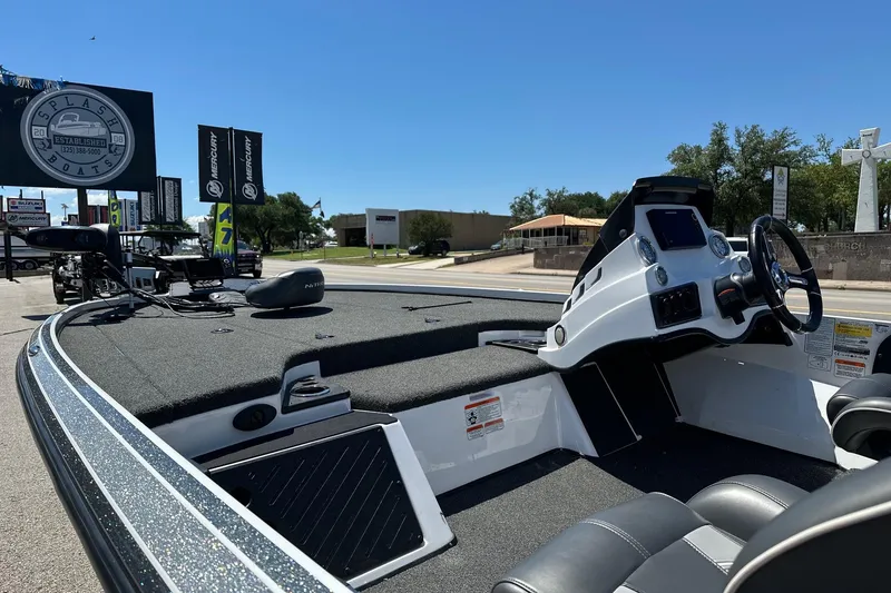 Slide: The Image of 2021 Nitro Z18 boat interior with steering console, parked at Splash Boats dealership. - 12