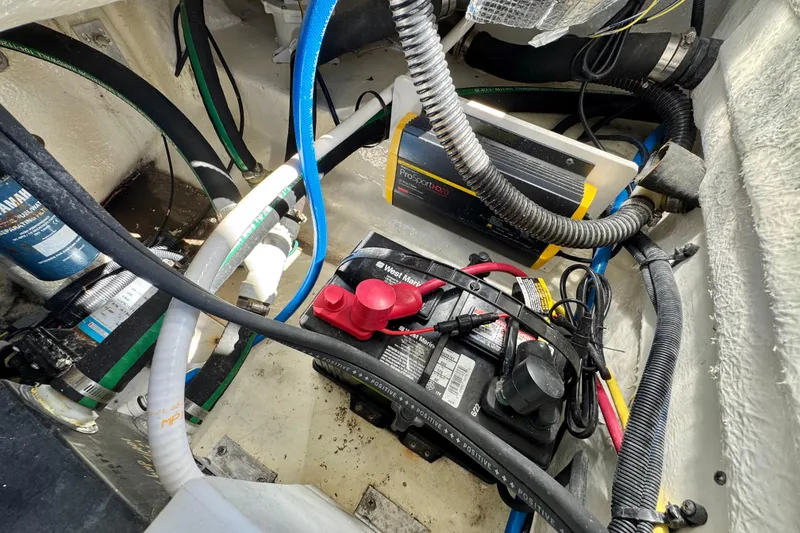 Slide: The Image of 2022 Robalo R247 Dual Console boat battery and wiring setup. - 29
