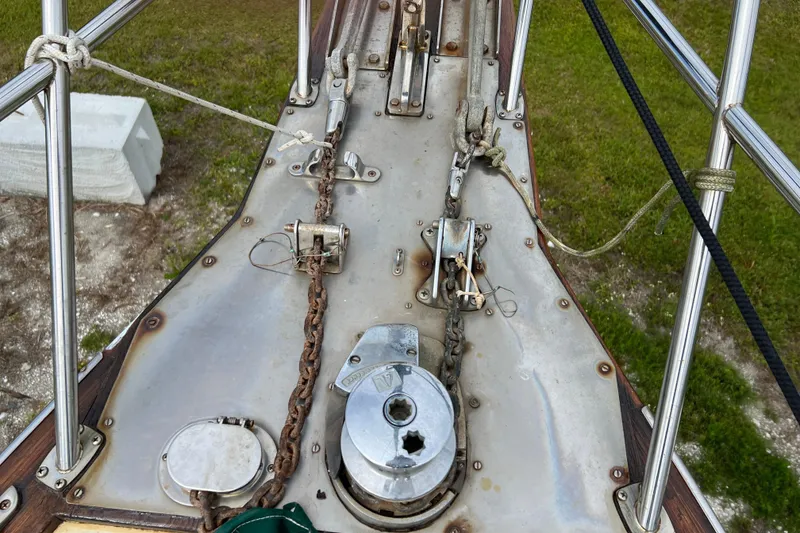 Slide: The Image of Top view of 2002 Island Packet 380 sailboat windlass - 7