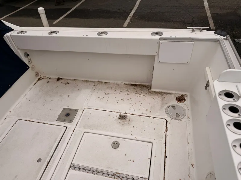 Slide: The Image of Interior of a 2000 Baha Cruisers 272 Fisherman boat. - 15