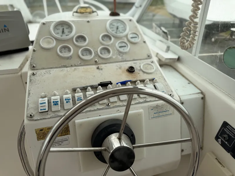 Slide: The Image of Dashboard of a 2000 Baha Cruisers 272 Fisherman boat. - 24