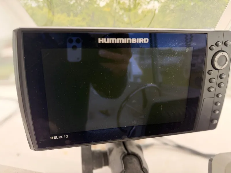 Slide: The Image of Humminbird Helix 10 on Baha Cruisers 272 Fisherman 2000. - 26