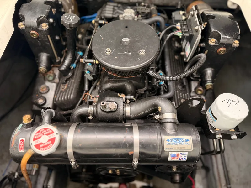Slide: The Image of Engine of a 2000 Baha Cruisers 272 Fisherman, close-up view. - 37