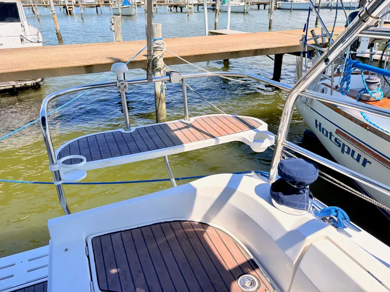 Slide: The Image of Stern of a 2006 Hunter 38 sailboat docked at marina. - 5