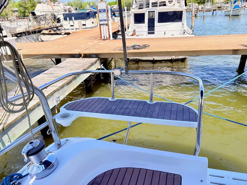 Slide: The Image of Stern of a 2006 Hunter 38 sailboat docked at marina. - 6
