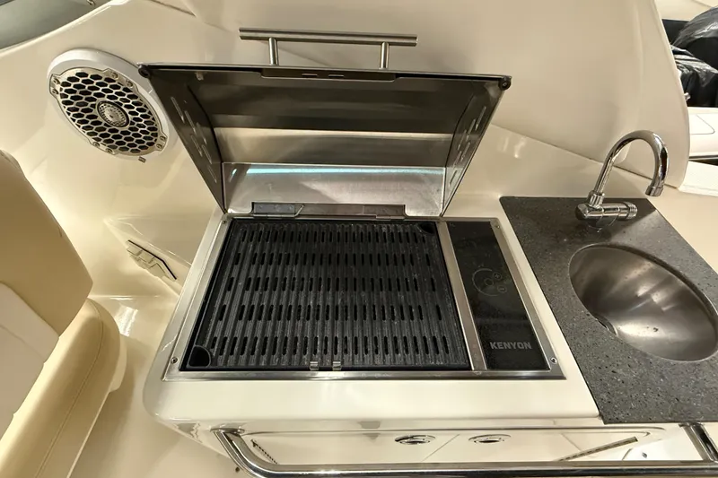 Slide: The Image of Outdoor grill and sink on a 2012 Sea Ray Sundancer 280 yacht. - 20