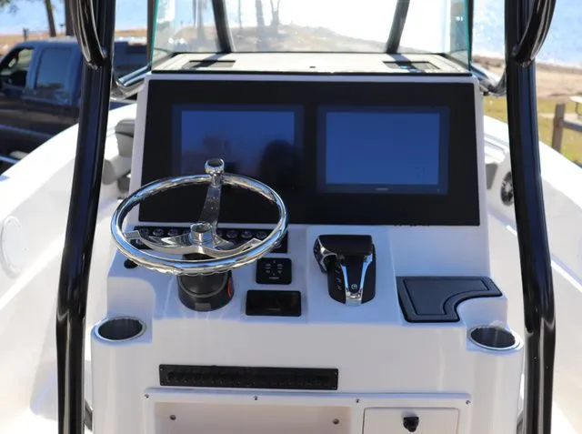 Slide: The Image of Sea Born LX24 Center Console 2024 - 10