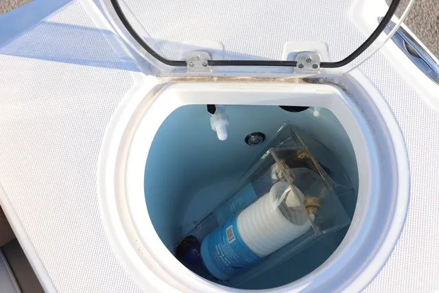 Slide: The Image of Sea Born LX24 Center Console 2024 - 12