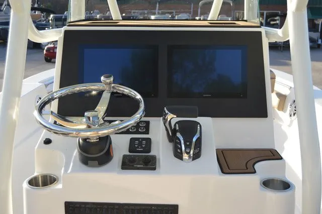Slide: The Image of Sea Born LX24 Center Console 2024 - 9
