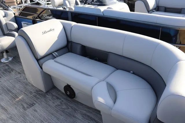 Slide: The Image of Bentley Pontoons Legacy Navigator 220 2026 - 4