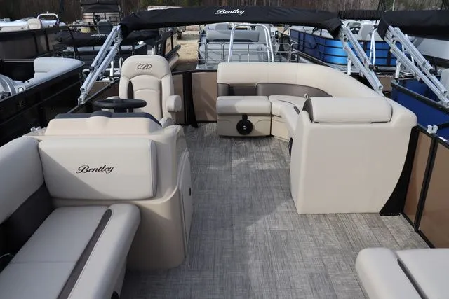 Slide: The Image of Bentley Pontoons 180 CRUISE 2026 - 3
