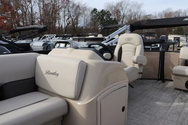 Slide: The Image of Bentley Pontoons 180 CRUISE 2026 - 6