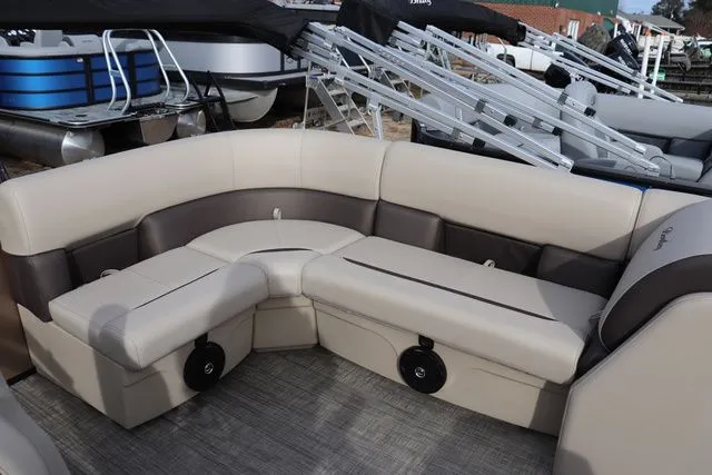 Slide: The Image of Bentley Pontoons 180 CRUISE 2026 - 8