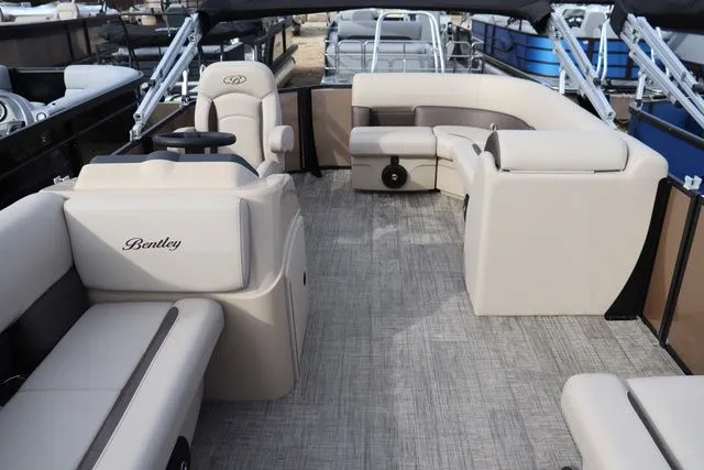 Slide: The Image of Bentley Pontoons LE Cruise 180 2026 - 2