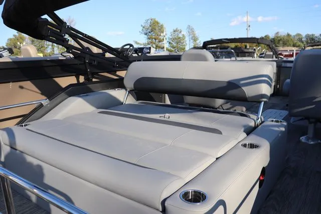 Slide: The Image of Bentley Pontoons Legacy Swingback 223 2026 - 10
