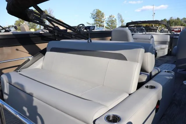 Slide: The Image of Bentley Pontoons Legacy Swingback 223 2026 - 9