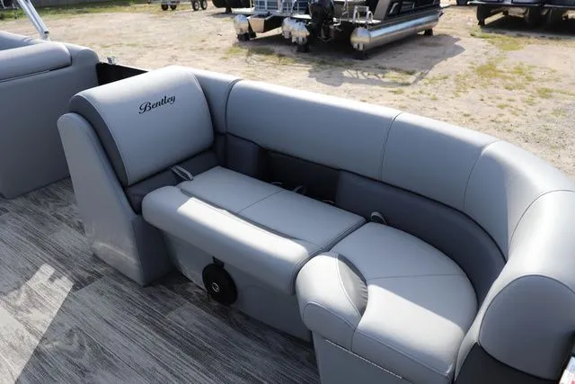 Slide: The Image of Bentley Pontoons 223 Cruise XL 2026 - 4