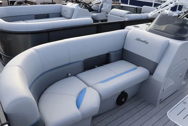 Slide: The Image of Bentley Pontoons Legacy 223 Navigator 2026 - 3