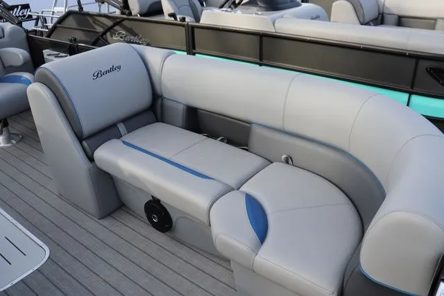 Slide: The Image of Bentley Pontoons Legacy 223 Navigator 2026 - 4