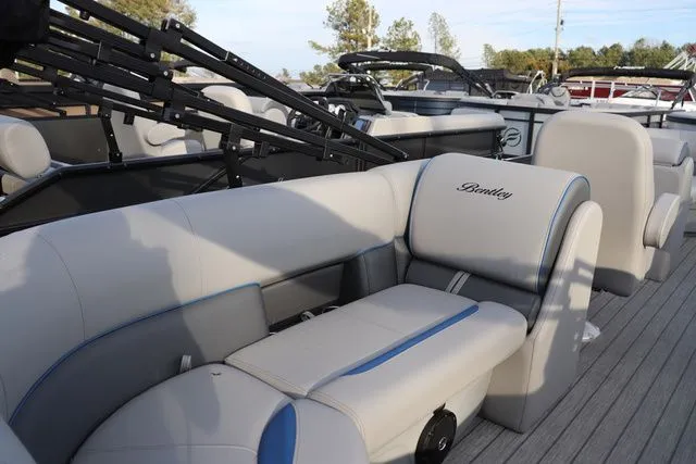 Slide: The Image of Bentley Pontoons Legacy 223 Navigator 2026 - 8