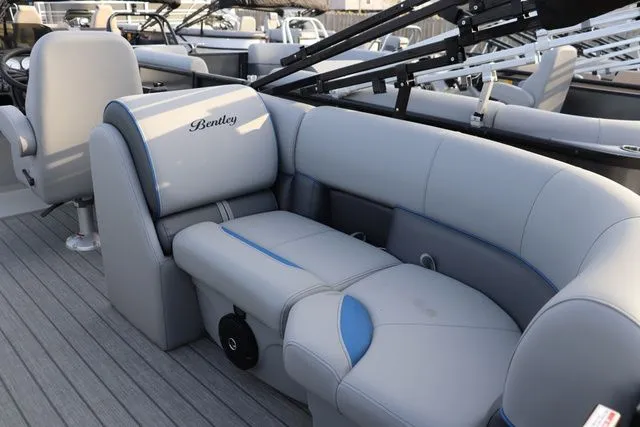 Slide: The Image of Bentley Pontoons Legacy 223 Navigator 2026 - 9