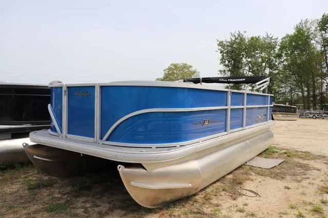 The Image of Sun Tracker Party Barge 18 DLX 2026 - 1