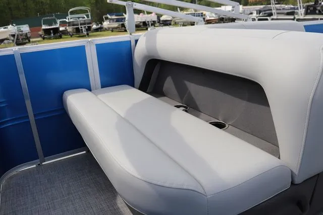 Slide: The Image of Sun Tracker Party Barge 18 DLX 2026 - 8