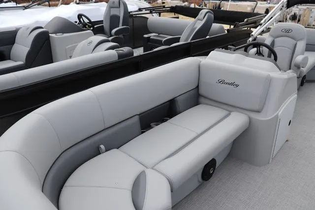 Slide: The Image of Bentley Pontoons LE 200 CW 2026 - 3