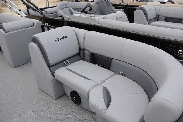 Slide: The Image of Bentley Pontoons LE 200 CW 2026 - 4