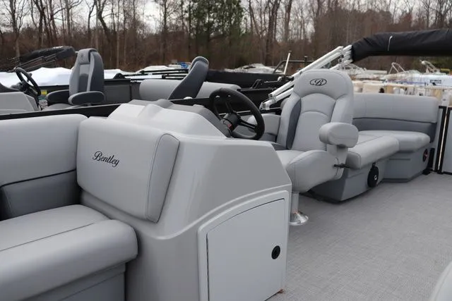 Slide: The Image of Bentley Pontoons LE 200 CW 2026 - 5