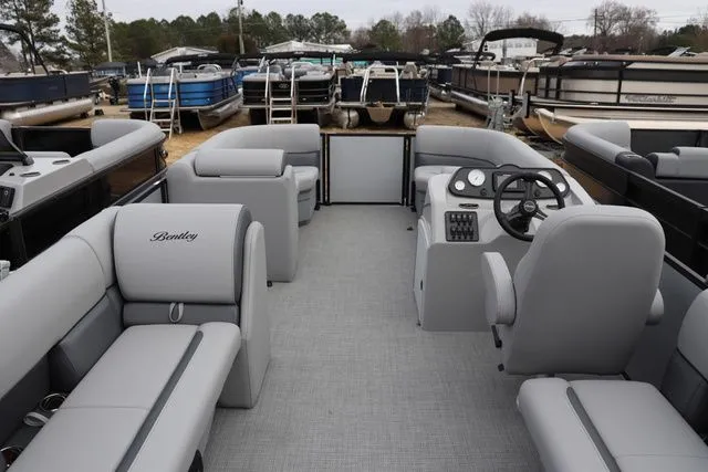 Slide: The Image of Bentley Pontoons LE CW 200 2026 - 9