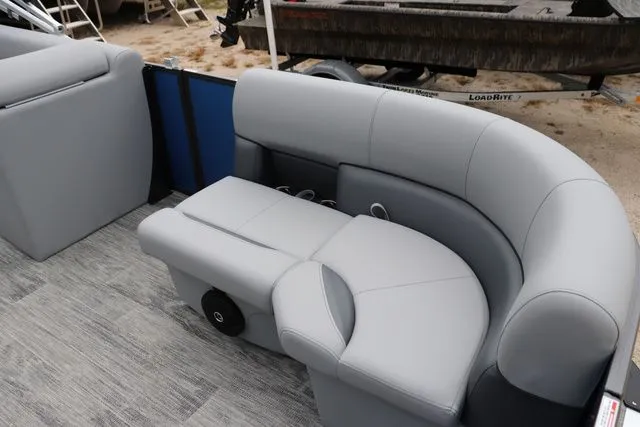 Slide: The Image of Bentley Pontoons 160 Cruise 2026 - 4