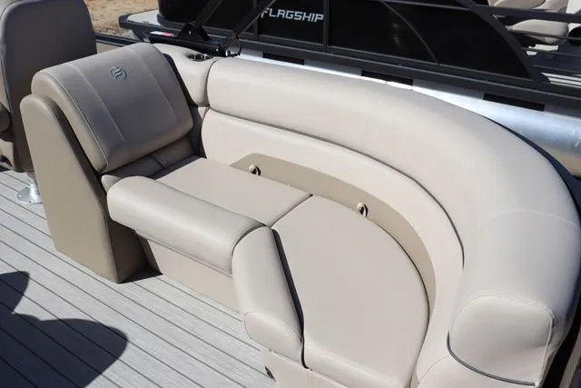Slide: The Image of Flagship Endurance 22 CU Tritoon 2025 - 9