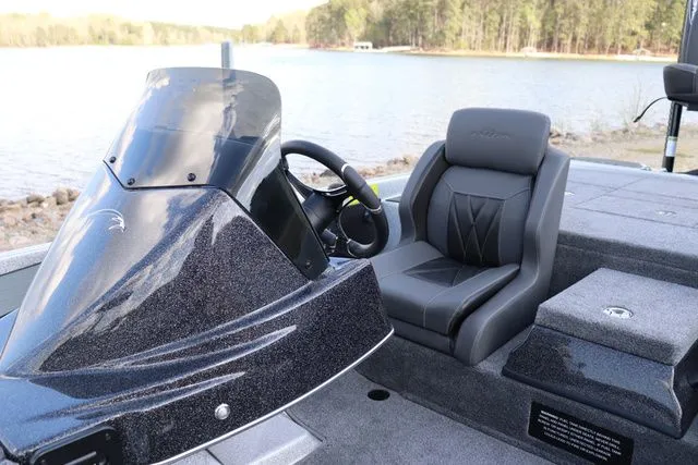 Slide: The Image of Falcon Boats F215 2026 - 11