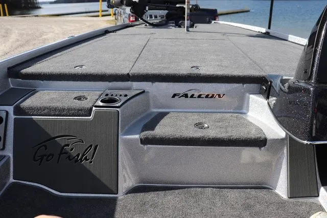 Slide: The Image of Falcon Boats F215 2026 - 14