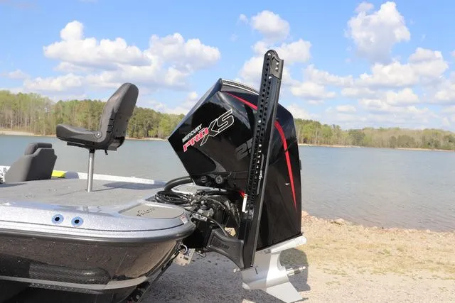 Slide: The Image of Falcon Boats F215 2026 - 22