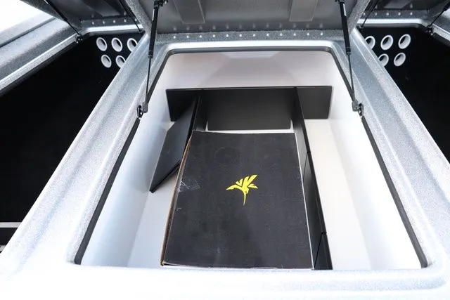 Slide: The Image of Falcon Boats F215 2026 - 8