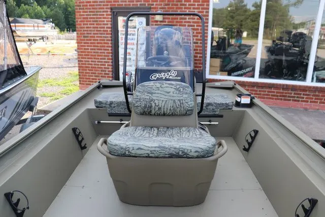 Slide: The Image of Tracker Grizzly 1860 CC 2026 - 4