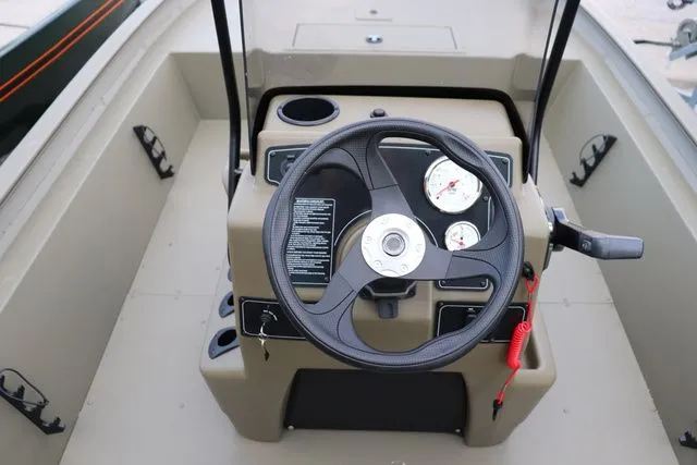 Slide: The Image of Tracker Grizzly 1860 CC 2026 - 7