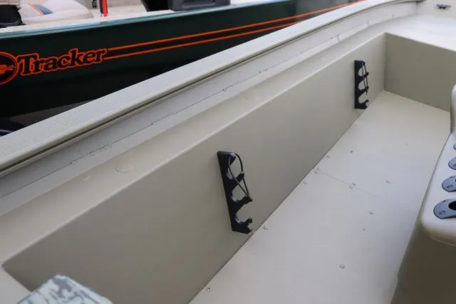 Slide: The Image of Tracker Grizzly 1860 CC 2026 - 8