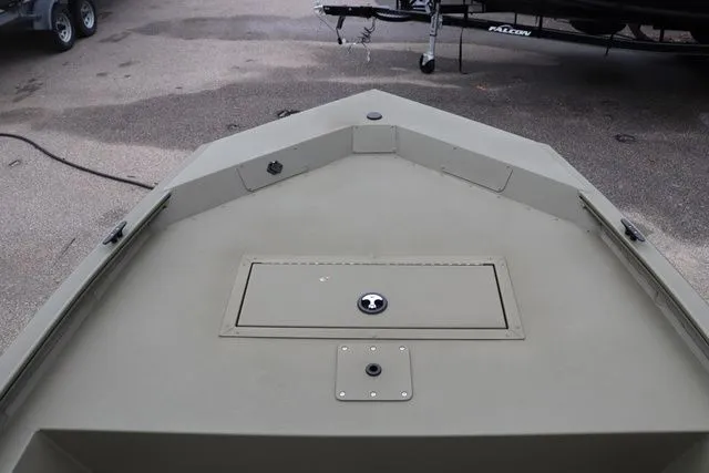 Slide: The Image of Tracker Grizzly 1648 SC 2026 - 3